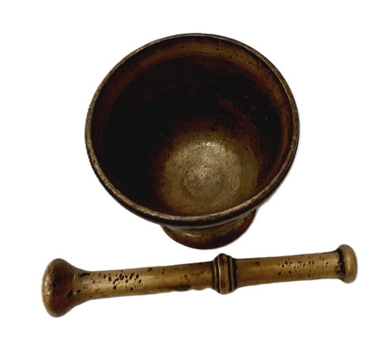 Image 1 of Mortaio e pestello in ottone antico