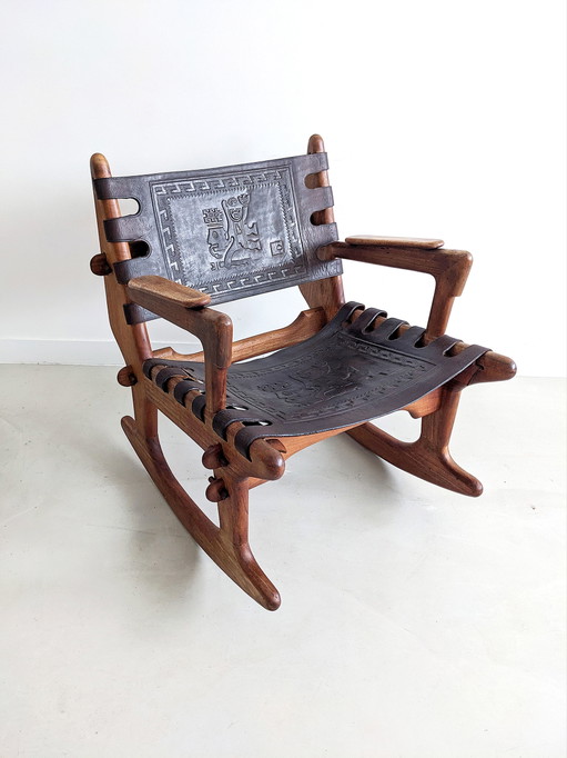 Angel Pazmiño para Muebles de Estilo Mecedora Escultural