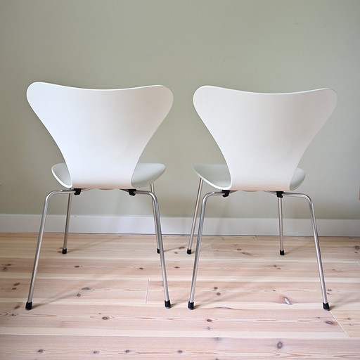 Fritz Hansen Series 7 vlinderstoelen wit gelakt