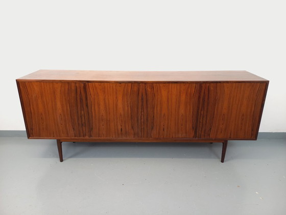 Image 1 of Vintage Scandinavisch dressoir van palissanderhout, ontworpen door de Deense designer Arne Vodder, daterend uit de jaren 60.