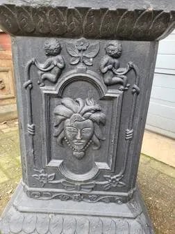 Grandi vasi antichi in ghisa su piedistallo, Mobili da giardino, Ferro, Nero, Vintage (foto 7 di 14)