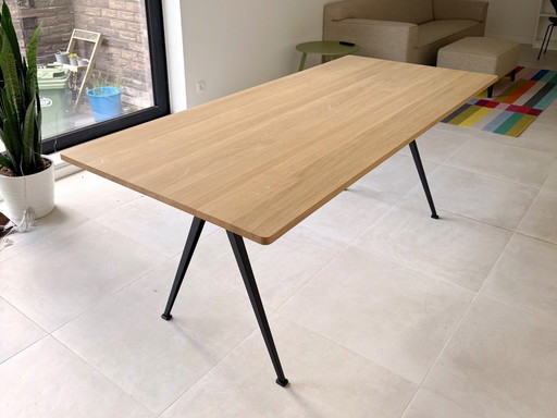 Table Hay Pyramid 02