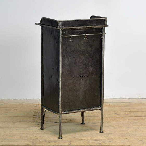 Image 1 of Comodino in ferro, 1910