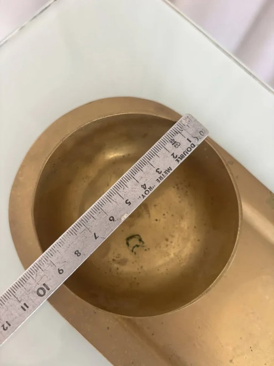 Conjunto de bolsillo vacío y cuenco de latón macizo firmados por Giò Lanciani. – Objetos decorativos, Brass (photo 8 of 11)