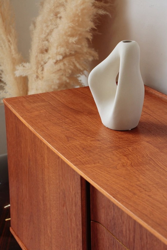 Image 1 of Aparador - White & Newton