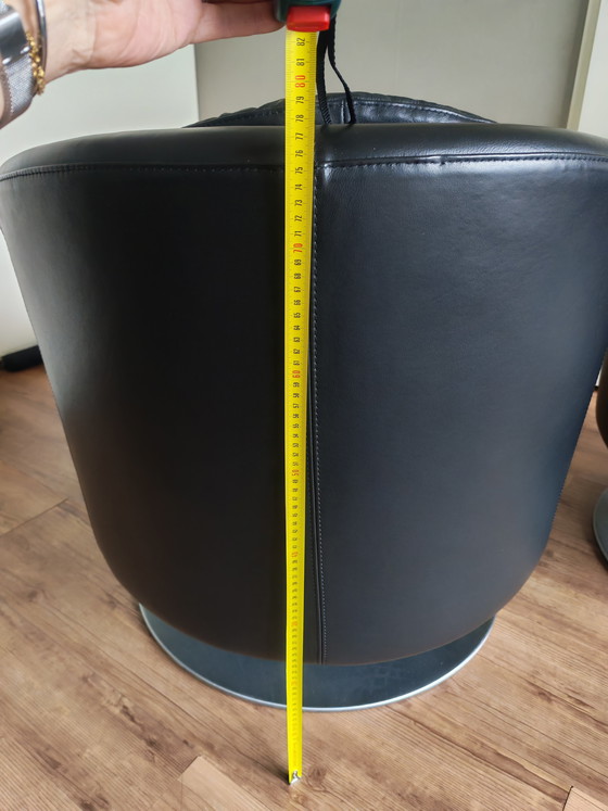 Image 1 of 2 sillones giratorios de piel Natuzzi