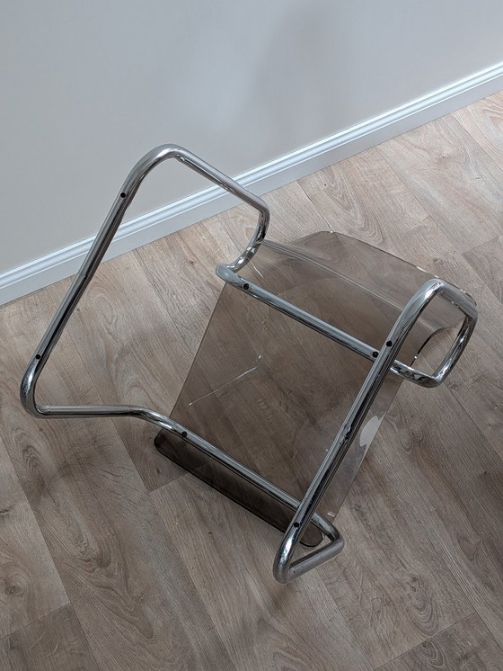 Image 1 of Chaise cantilever vintage moderne du milieu du siècle en chrome et acrylique fumé