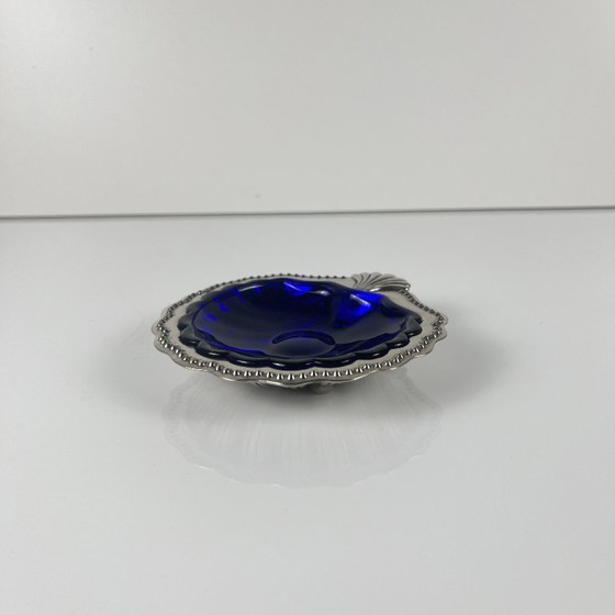 Image 1 of Trinket dish / Open butter dish in silver-colored metal with a seashell shape and blue glass insert, 1970