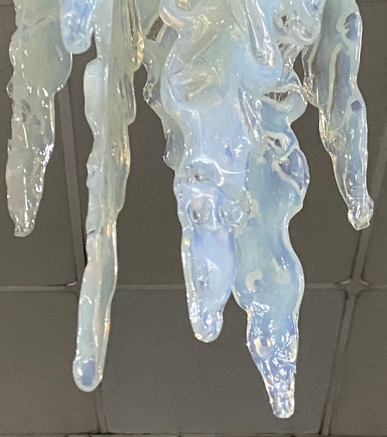 Image 1 of Opaal Murano stalactieten kroonluchter, toegeschreven aan AV Mazzega, jaren 70.