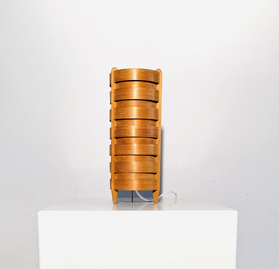 Image 1 of LÁMPARA CILÍNDRICA DE MADERA DE PINO A LA MANERA DE HANS-AGNE JAKOBSSON, SUECIA, HACIA 1960