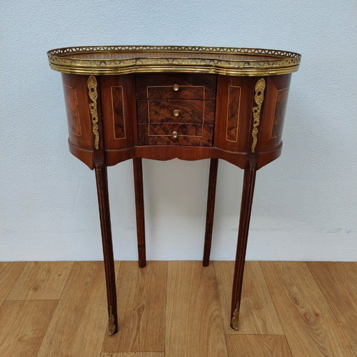 Mesita auxiliar antigua, mesita de noche pequeña, cómoda pequeña con forma de riñón.