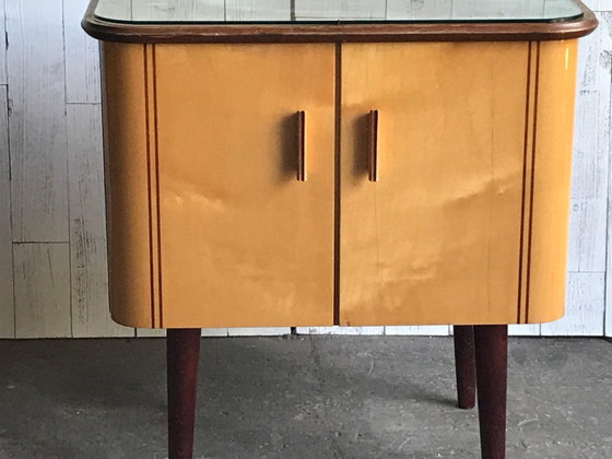 Cabinet laqué hongrois Mid-Century, années 1960 – Vaisseliers, Mid Century Modern (photo 2 of 7)