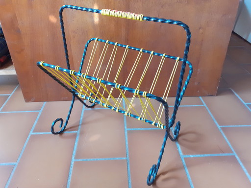 Vintage scoubidou magazine rack