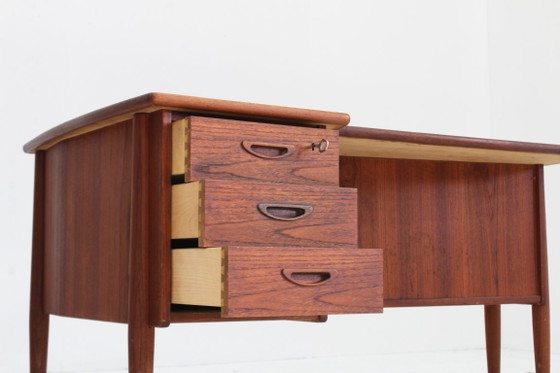 Image 1 of Bureau vintage danois en teck des années 1960
