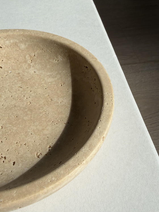Image 1 of Klein rond travertin marmeren serveerplateau / travertine marble tray – minimalistisch design