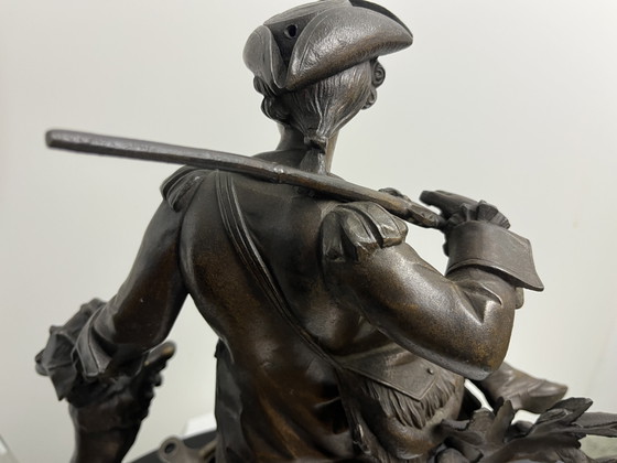Pendule française ancienne à motif de chasseur et de chien – env. 35 cm – Iron, Other (photo 7 of 11)
