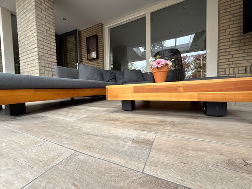 Banc de salon avec table assortie
