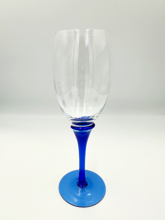 Image 1 of 4 x mundgeblasene Weingläser mit blauem Fuß 80s
