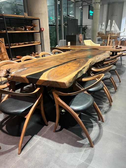 Table de salle à manger en noyer de 1ère catégorie Nouveau pour 10 personnes .