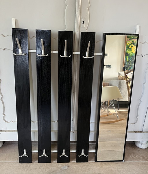 Porte-manteau original avec miroir, datant des années 1960.