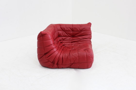 Image 1 of Poltrona angolare Togo in pelle rossa Ligne Roset Michel Ducaroy