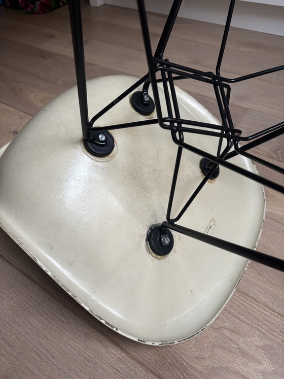2x Chaises d'appoint Vintage Eames Miller DSR en fibre de verre – Parchment – Herman Miller (photo 8 of 9)