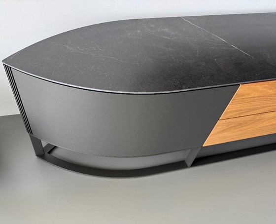 Image 1 of Mueble TV Hulsta Navis Lowboard equipado con iluminación.