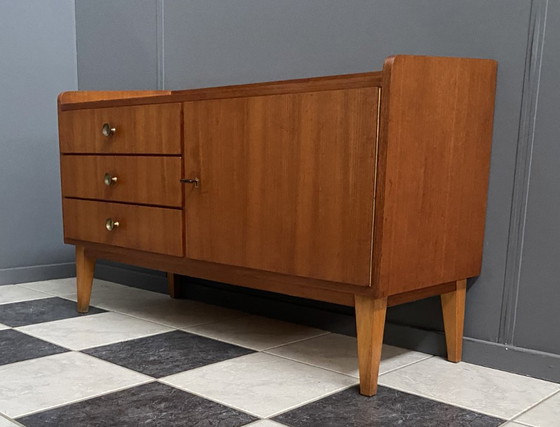 Image 1 of buffet bas en bois brun des années 1960