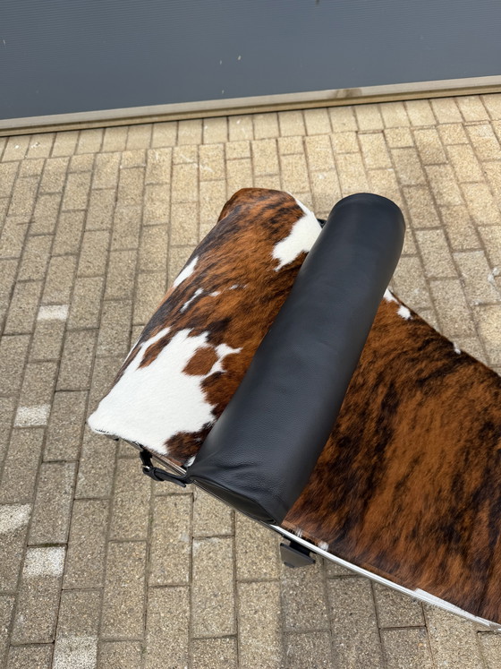 Image 1 of Cassina LC4 Le Corbusier d'origine, cuir de vachette, neuf dans sa boîte