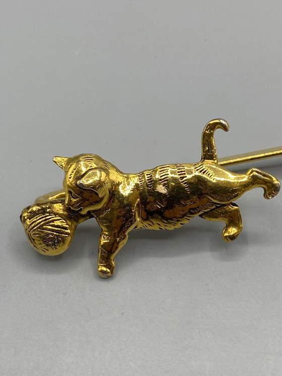 Vintage J.J. Jonette Hat Pin – Cat Playing with a Ball of Yarn – Decorative Objects (photo 2 of 6)