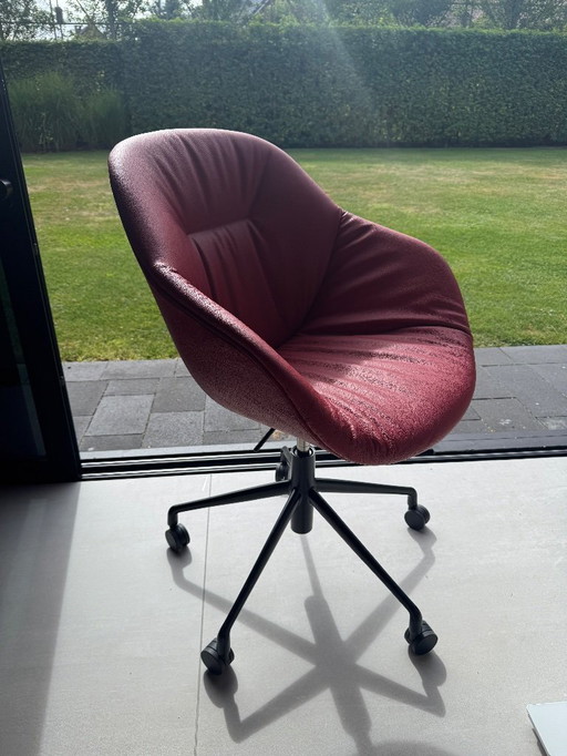 Hay About a Chair - wheels/gas lift/black base