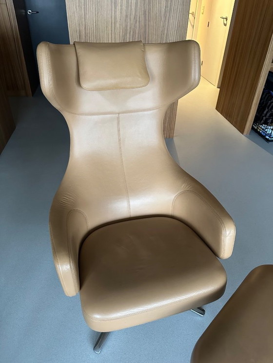 Image 1 of Vitra Grand Repos + Ottoman