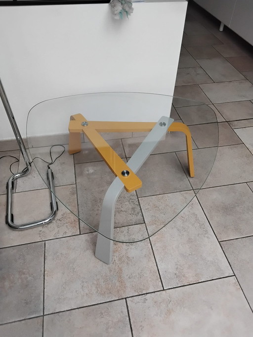 Leolux Iris coffee table