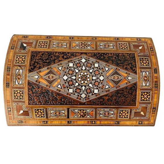 Image 1 of Portagioie vintage XL Khatam in legno geometrico con serratura, intarsi in madreperla, anni '70