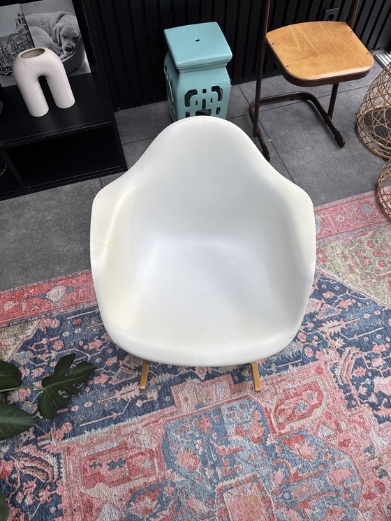 Image 1 of Vitra eames rar con daño solar