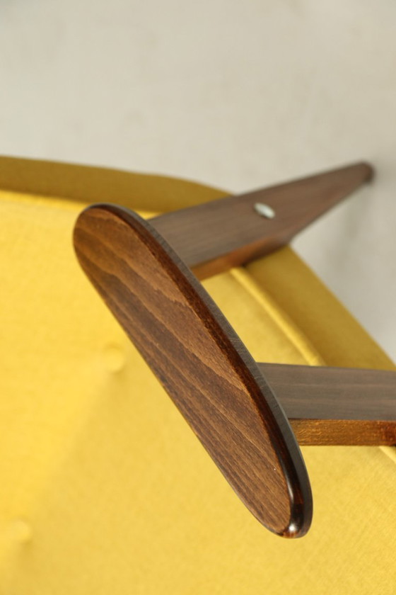 Image 1 of Fauteuil vintage en velours jaune doux, design Chierowsky