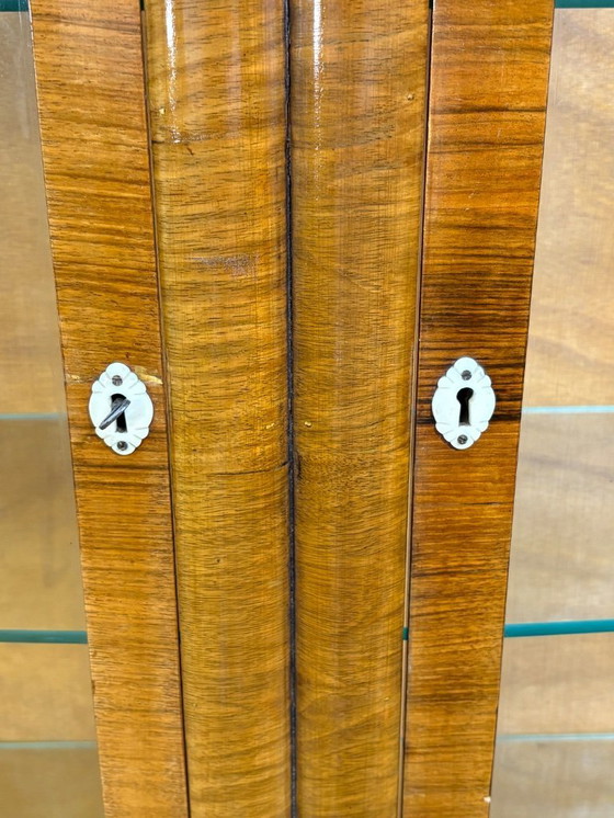 Image 1 of Elegante vintage art-deco vitrinekast (circa 1930-1940) Een prachtig vervaardigde art-deco vitrinekast uit de jaren 1930.