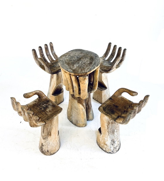 Image 1 of Vintage Handgesneden Handvormige Barkrukken + Tafel ‘70