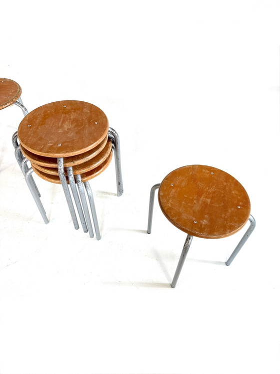 Image 1 of Charge von 92 Sperrholzhockern '70