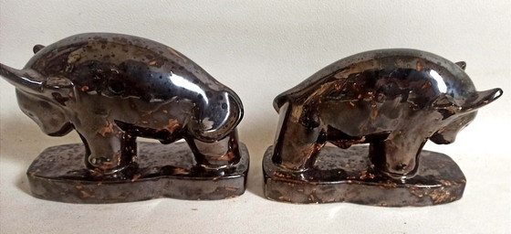 Image 1 of Een paar boekensteunen uit de jaren 60 met een gestileerd stierenontwerp.