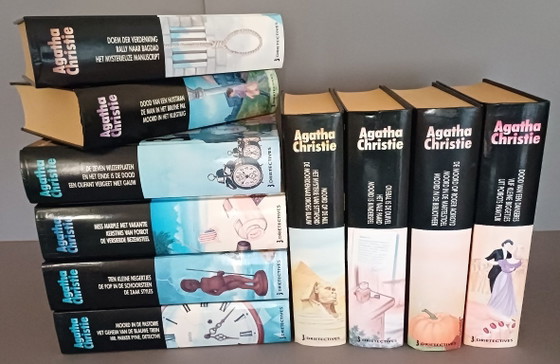 Ensemble de Livres Agatha Christie | 21 volumes | 004 – Objets déco, Paper (photo 2 of 6)