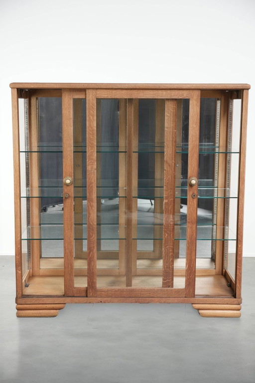 Vitrina antigua holandesa de roble con 2 puertas, estantes de cristal y parte trasera con espejo.