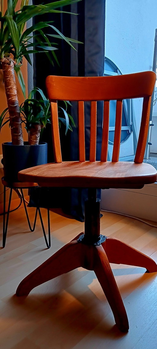 Sedia girevole a molle Stoll originale / restaurata e funzionante