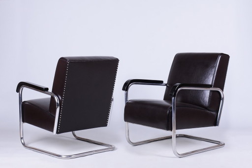 Par de Sillones Bauhaus restaurados, de Hynek Gottwald, Cuero, Checo, años 30