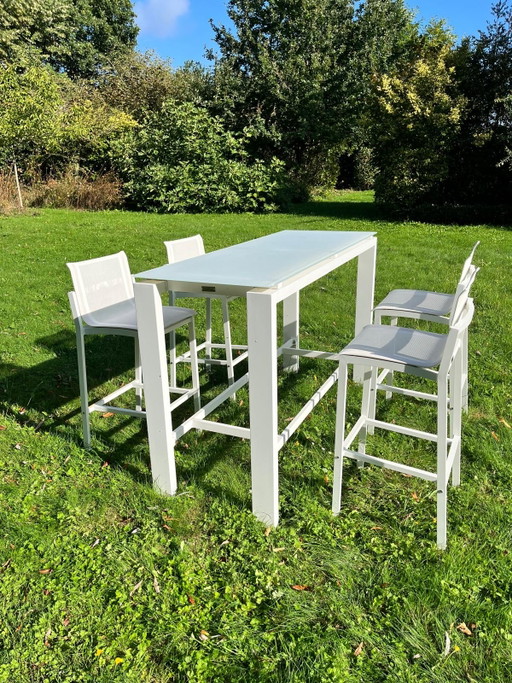 T&T Design White Bar/Garden Table with 4 Bar Stools