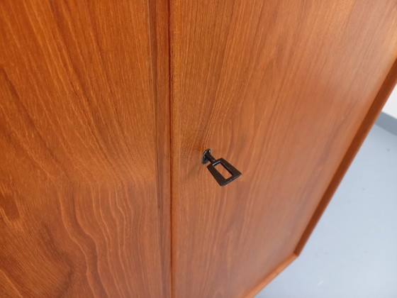 Image 1 of Armadio vintage in teak e metallo in stile modernista scandinavo degli anni '60