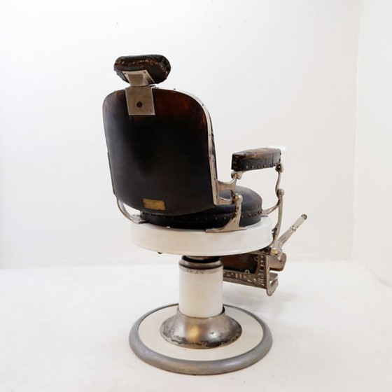 Image 1 of Koken Original Bruine Lederen & Wit Geëmailleerde Gietijzeren Kappersstoel - 1918
