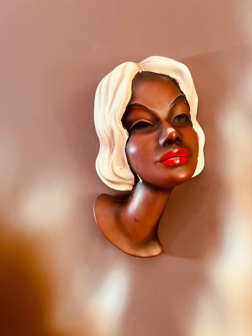 Escultura mural de Cortendorf de la década de 1950 (Marilyn Monroe)