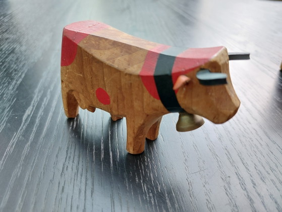 Vaches sculptées à la main par Trauffer Wood, lot de 3, années 70 – Objets déco, Leather, Metal (photo 4 of 6)