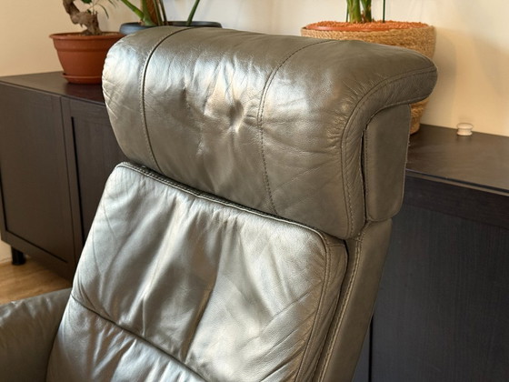 Image 1 of Originele Stressless fauteuil van Ekornes met voetenbank, echt leer, grijs